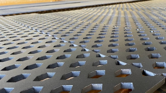 Bords de coupe pour le dégivrage des glaces et des neiges